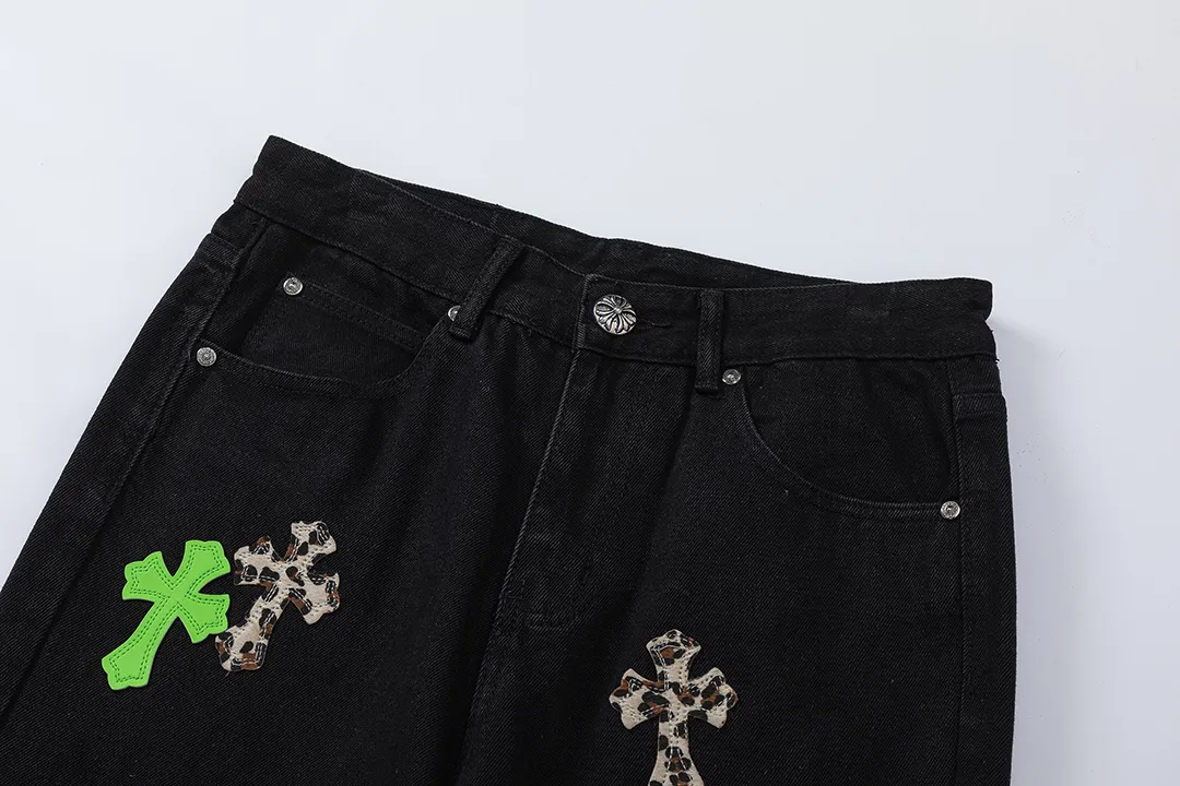KE923#P230 The only correct leather label version on the market Chrome Hearts CH Cross embroidery distressed jeans Top ceiling quality 100% correct version The correct version is here!  Believe me this must be the best quality you will ever come across! ! Excellent value for money! !  Styles with different washes and textures are very friendly to people with thin legs and thick legs. The straight version is very flattering to the shape of the legs. The moderate length is timeless and easy to match. It is the basis of various styles and a must-have in the wardrobe! ! Add a little stacking to easily control the clean fit trend that has exploded this year. The fabric is stiff but also makes the upper body soft without losing texture. The sides and cuffs of some styles have a bone-wash effect. The vintage flavor pops up all at once. It’s really hard not to love it! ✅Correctly customize the Croxin metal leather label on the back panel. It is not sold directly with the cross on the finished jeans. 1:1 copying strives for excellence and the details are perfectly grasped. ✅The cross leather label is clear and smooth. Exquisite turning top craftsmanship. ✅Buttons, zippers and hardware are all customized versions of the Croxin LOGO. ✅High-cost washing process. Size: 28 30 32 34 36 (5 sizes)